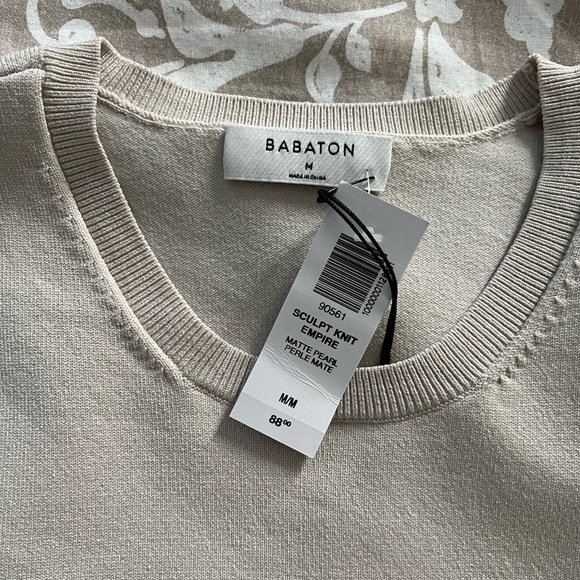 SOLD Babaton sculpt knit - size m - Picture 2 of 2